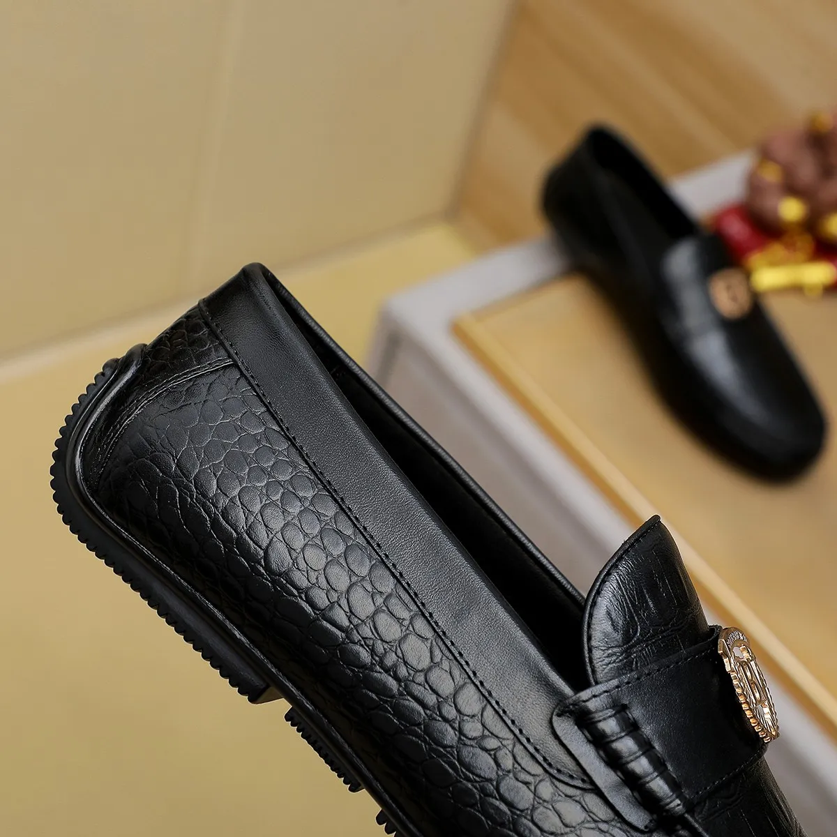 Men's men's shoes 💰440 [BV] 👟👟 Italian luxury brand Made with imported cowhide technology to highlight high-end men's taste of light luxury life [color] [color] Masters with ten years of manual experience create classic weaving 🌴 The inner top layer 🐮 lining 💯😘 The top quality inherits the brand craftsmanship! Color, code number 39-44 (38.45. Can be customized)